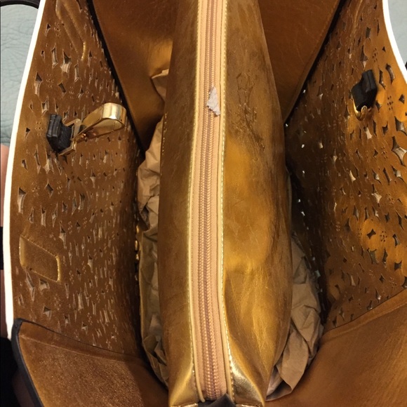 Dream Control Black White and Gold Bag Reversible - Picture 5 of 6